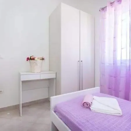 Ana - One Bedroom A1 アパート *